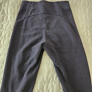 Lululemom Cropped Gray Ribbed Softstreme Zip Leg Pants Size 2